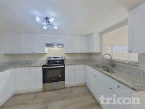 4930 44th Ave N in St. Petersburg, FL - Building Photo - Building Photo