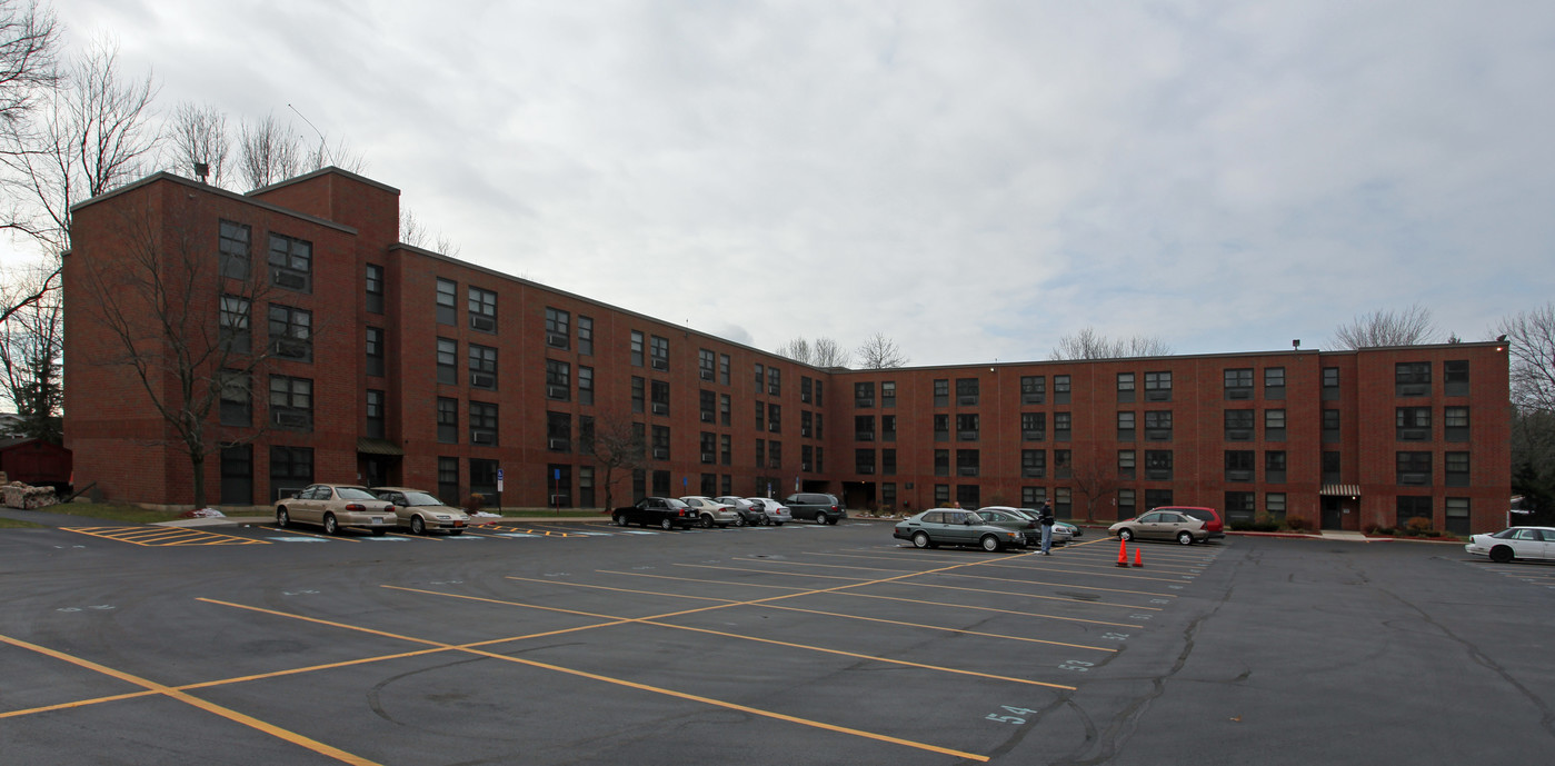 Bennett Manor Senior Apartments in East Syracuse, NY - Building Photo