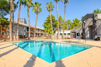 Harmon Hills in Las Vegas, NV - Building Photo - Building Photo