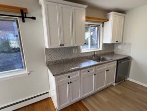 218 New Britain Ave in Unionville, CT - Building Photo - Building Photo