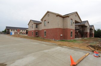 Mansfield Gardens in Mansfield, TX - Building Photo - Building Photo