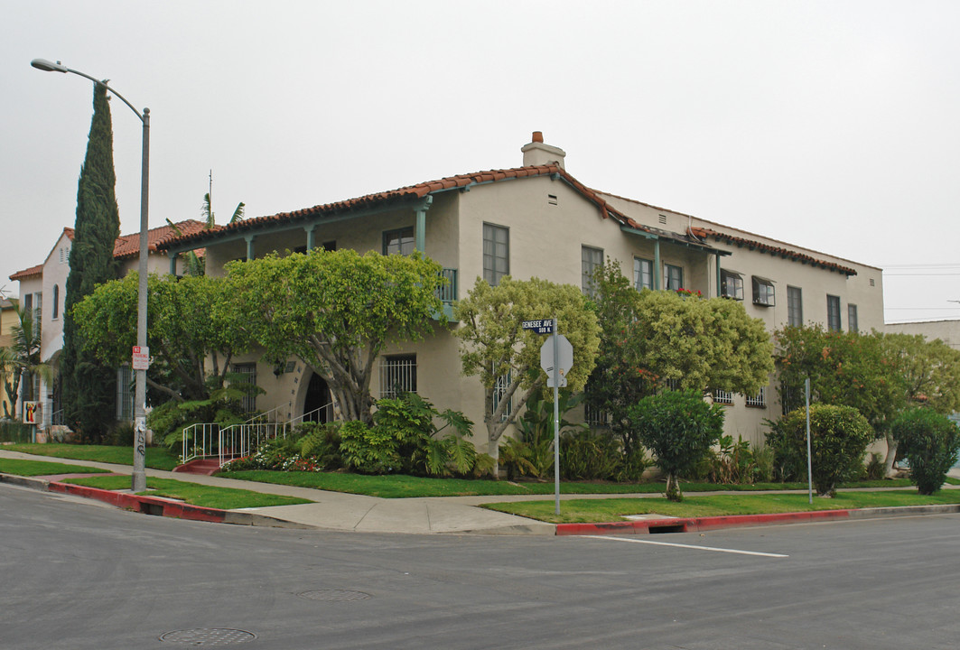 500 N Genesee Ave in Los Angeles, CA - Building Photo