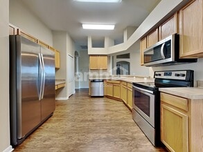 4214 Hartford Lake Dr in Tampa, FL - Building Photo - Building Photo