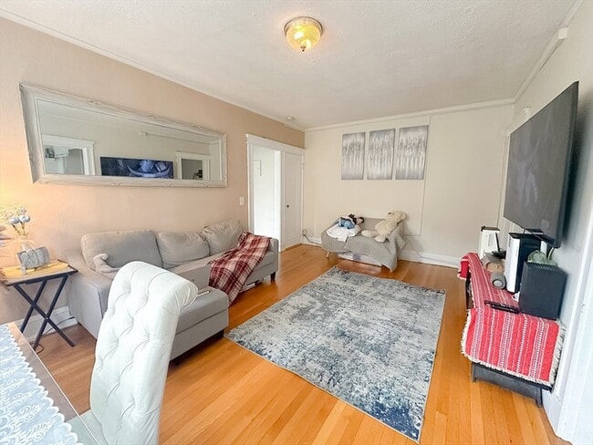 120 Riverway, Unit 12 in Boston, MA - Foto de edificio - Building Photo