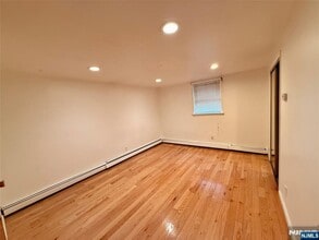 12 Farview Terrace in Paramus, NJ - Building Photo - Building Photo