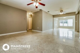 10554 52nd Ave N in St. Petersburg, FL - Foto de edificio - Building Photo