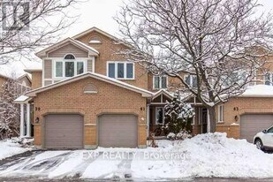 833 Scollard Ct in Mississauga, ON - Building Photo