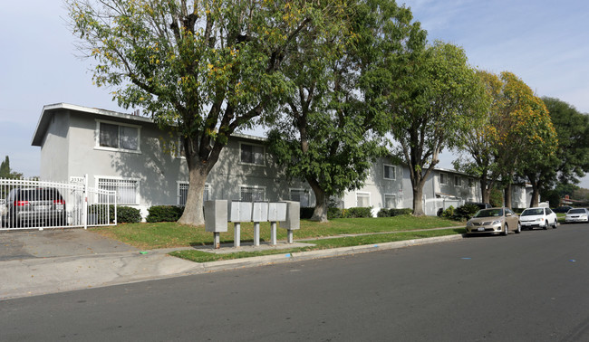 Briarwood Manor in Loma Linda, CA - Foto de edificio - Building Photo