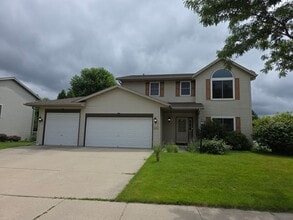 2535 Emslie Dr in Waukesha, WI - Building Photo - Building Photo