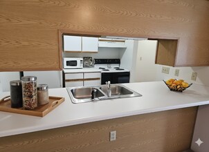 100 Raleigh Ct in Columbia City, IN - Foto de edificio - Building Photo