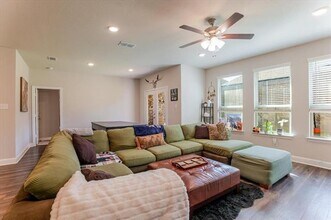 8225 Manx Pt in Godley, TX - Building Photo - Building Photo