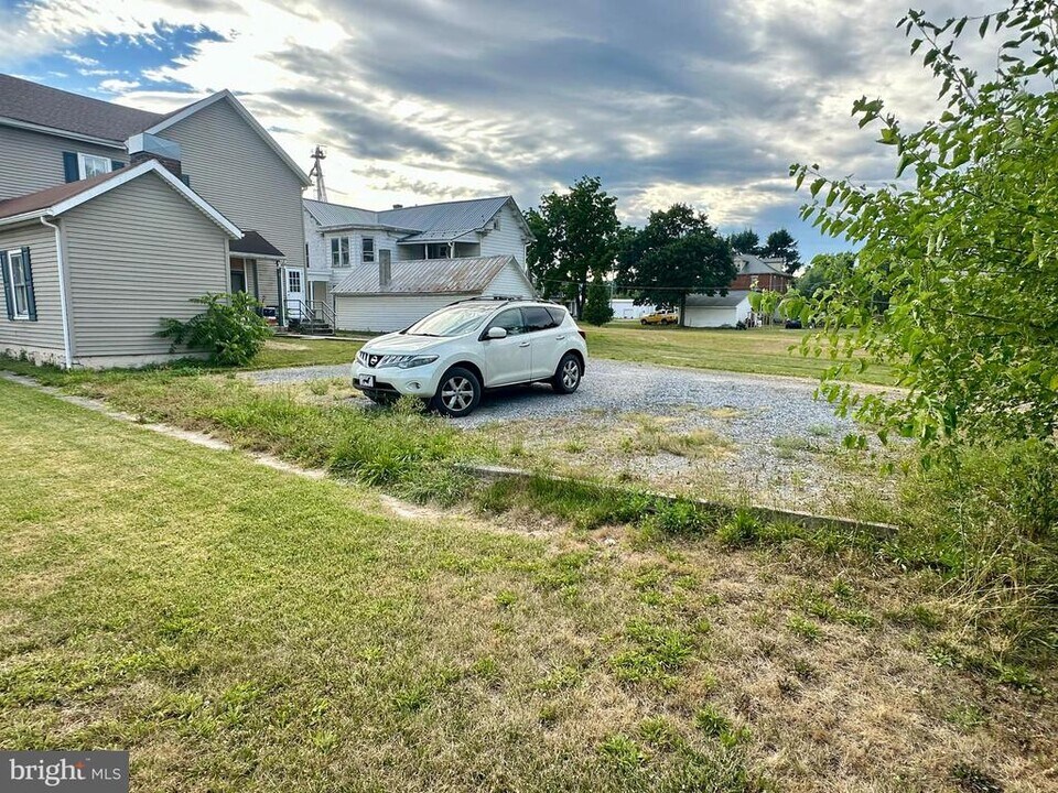 4576 Lemar Rd in Lemasters, PA - Building Photo