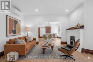 171 Parkside Dr in Toronto, ON - Building Photo