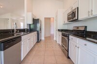 661 Berwick Dr photo'