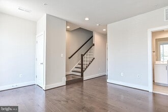 4808 Garden View Ln in Chantilly, VA - Building Photo - Building Photo