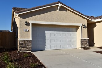 823 Benina Ct in Merced, CA - Foto de edificio - Building Photo