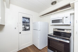 65 Roosevelt Cir in Palo Alto, CA - Building Photo - Building Photo