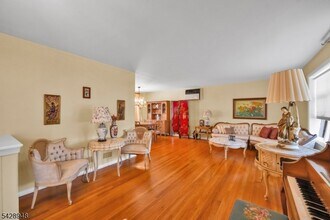 204 Tryon Pl in Paramus, NJ - Building Photo - Building Photo