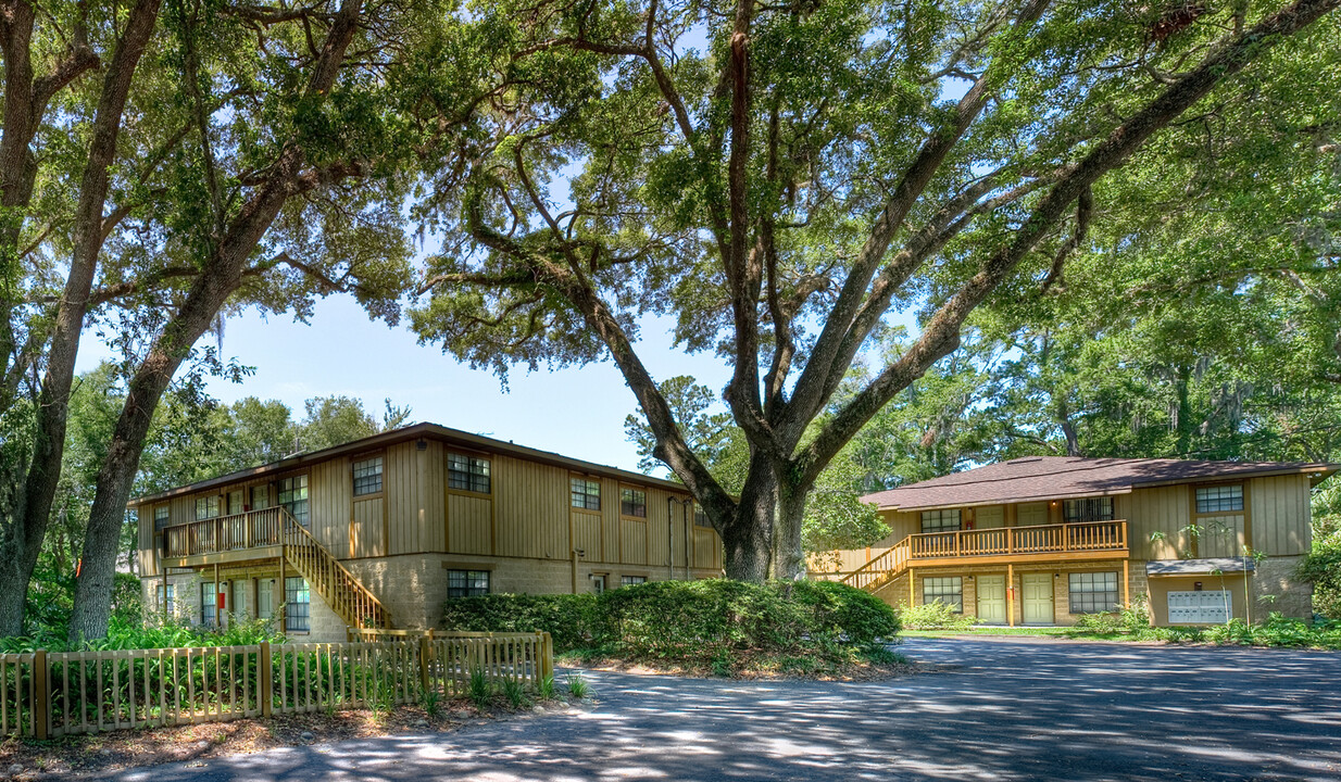 Center Court Apartments in Gainesville, FL - Building Photo