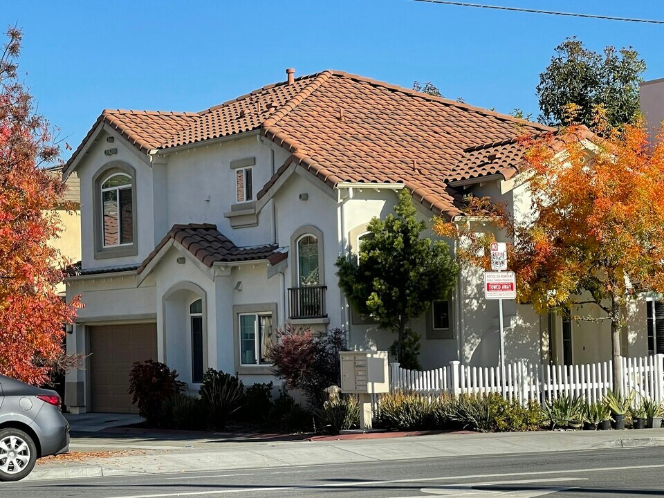 3033 Homestead Rd in Santa Clara, CA - Building Photo