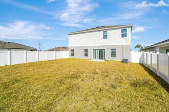 12811 Twin Bridges Dr in Riverview, FL - Foto de edificio - Building Photo