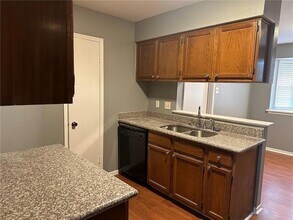 2001 Van Arpel Dr in La Place, LA - Building Photo - Building Photo