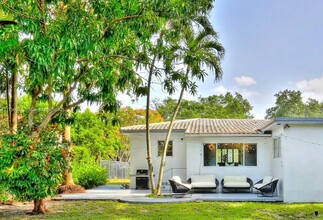 2500 Overbrook St in Miami, FL - Building Photo - Building Photo