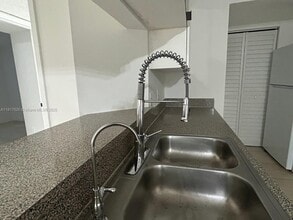 450 S Park Rd in Hollywood, FL - Building Photo - Building Photo