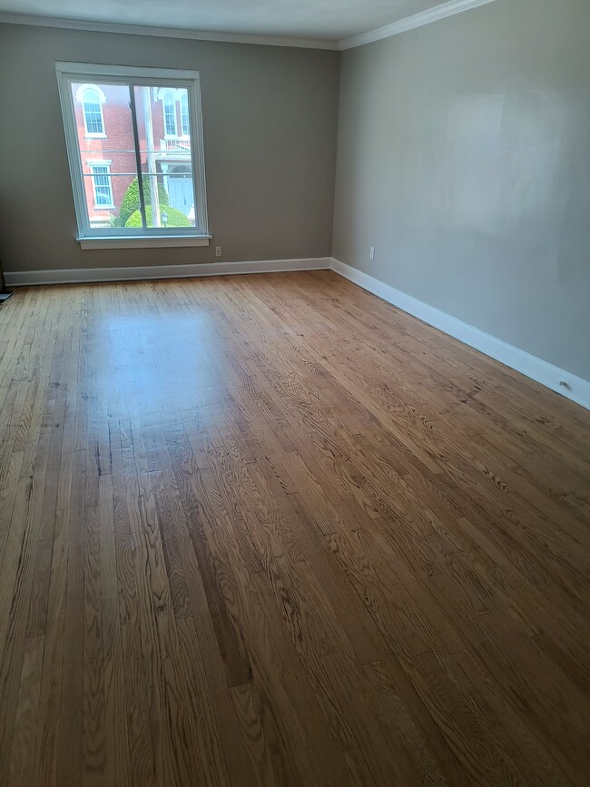 140 W North St, Unit Apt A