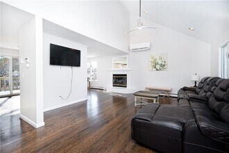 262 Wood Hill Rd in Narragansett, RI - Building Photo - Building Photo