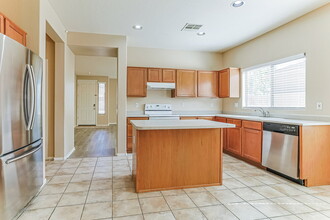 2081 E Runaway Bay Pl in Chandler, AZ - Building Photo - Building Photo
