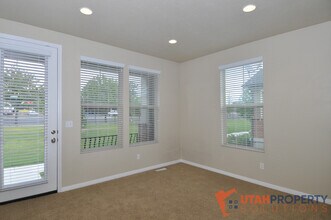 3174 Bald Mountain Dr in Taylorsville, UT - Building Photo - Building Photo