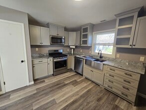 2728 Edgewood Dr in Rockford, IL - Foto de edificio - Building Photo