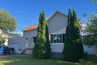 208 Bird St in Marinette, WI - Building Photo - Building Photo