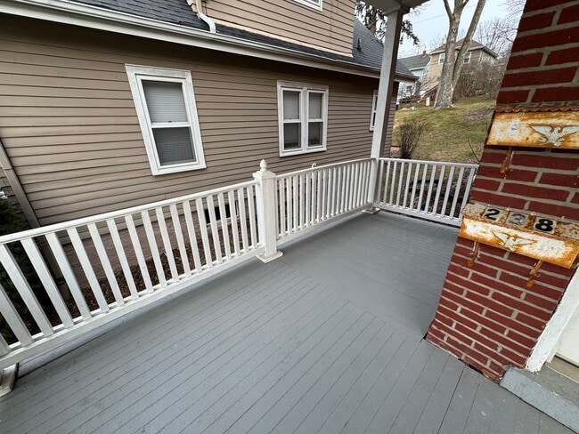 238 N Booth St, Unit #1 in Dubuque, IA - Building Photo - Building Photo