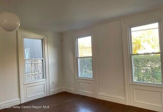 967 Columbia St in Hudson, NY - Building Photo - Building Photo