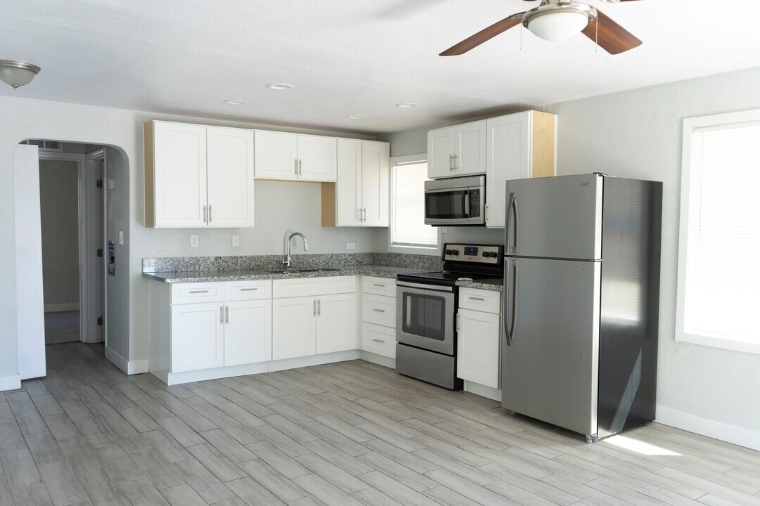 150 E Utah Ave in Las Vegas, NV - Building Photo