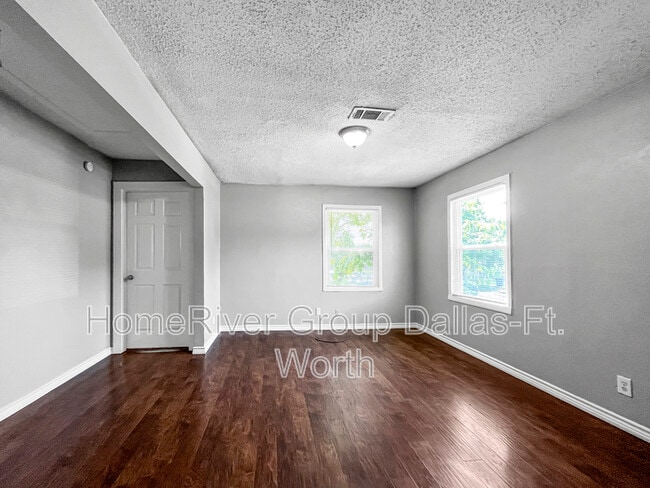 2421 Stovall Dr in Dallas, TX - Building Photo - Building Photo