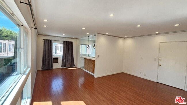 348 Rexford Dr in Beverly Hills, CA - Building Photo - Building Photo