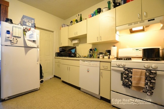 53 Brackett St, Unit 1 in Boston, MA - Building Photo - Building Photo