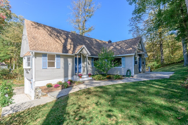 81 Picketts Ridge Rd in Redding, CT - Building Photo - Building Photo
