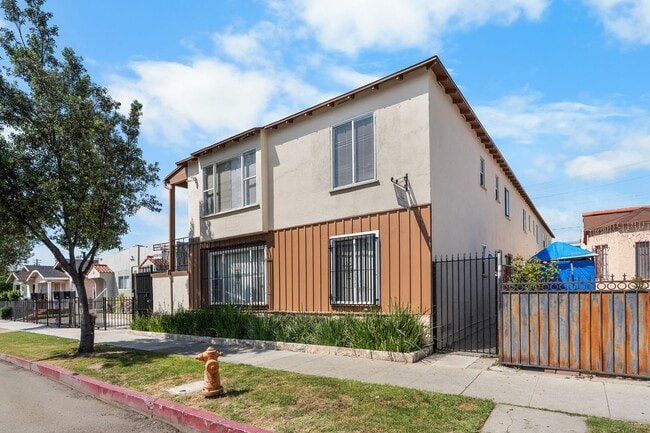 1887 Locust Ave in Long Beach, CA - Building Photo - Building Photo