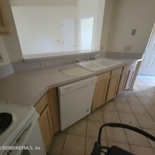 1714 Chandelier Cir E in Jacksonville, FL - Building Photo - Building Photo
