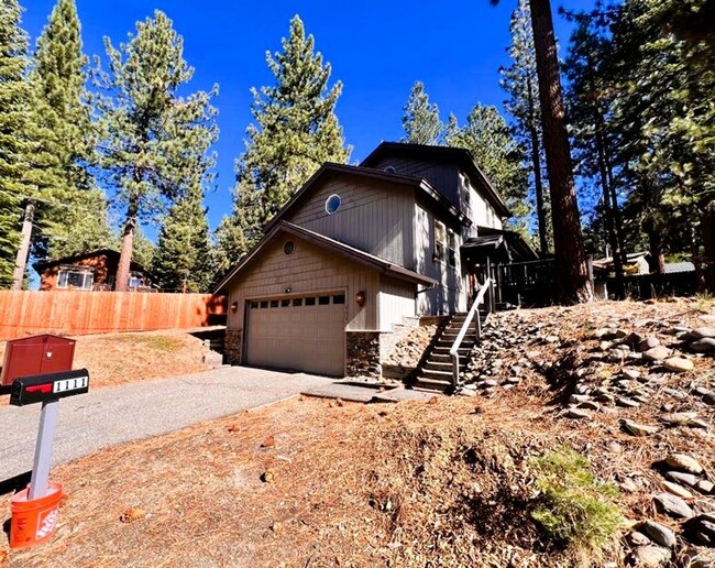 1111 Nottaway Dr in South Lake Tahoe, CA - Building Photo - Building Photo