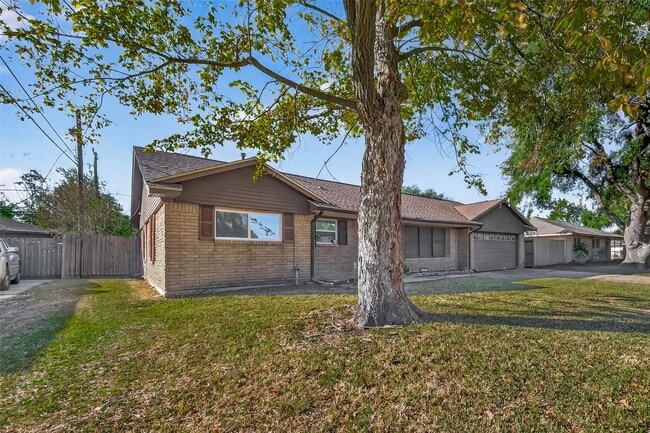 8726 Glenloch Dr in Houston, TX - Building Photo - Building Photo