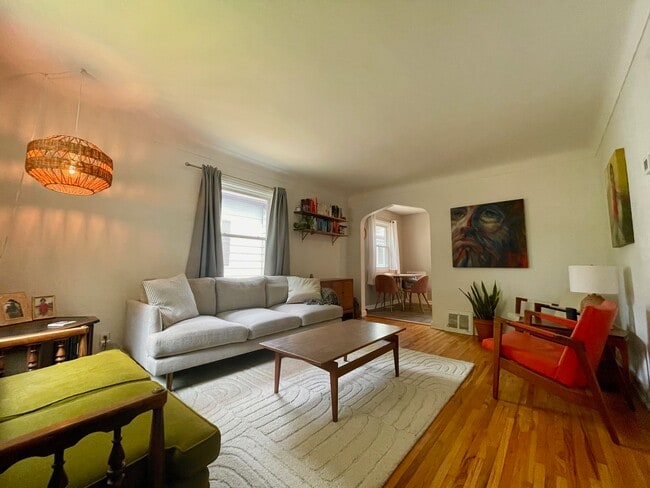 2531 Johnson St NE, Unit 1 in Minneapolis, MN - Foto de edificio - Building Photo
