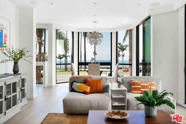1033 Ocean Ave in Santa Monica, CA - Building Photo - Building Photo