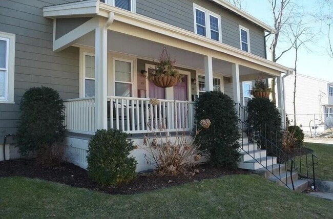 75 Ash St, Unit 75 in Waltham, MA - Building Photo - Building Photo