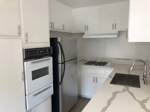 833 S Plymouth Blvd-Unit -8 in Los Angeles, CA - Foto de edificio - Building Photo