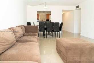 5140 SW 40th Ave in Fort Lauderdale, FL - Building Photo - Building Photo